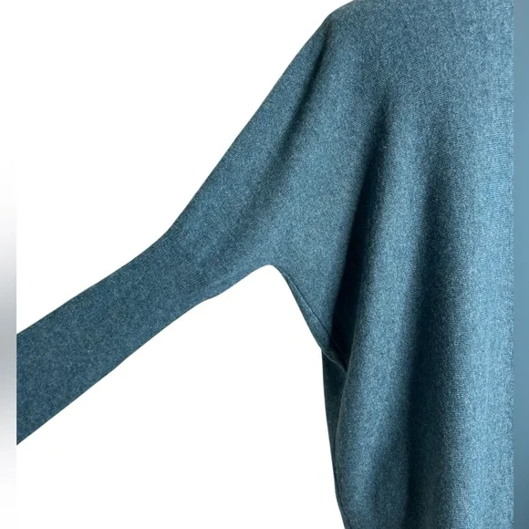 Garnet Hill Sweater Blue Wool Cashmere Oversized Turtleneck Pockets Casual MD - Picture 5 of 12